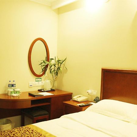 Greentree Inn Zhejiang Jiaxing West Zhongshan Road Vintage Car Building Express Hotel Exterior photo
