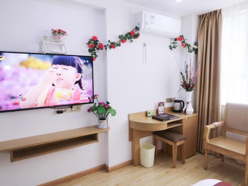Greentree Inn Zhejiang Jiaxing West Zhongshan Road Vintage Car Building Express Hotel Exterior photo