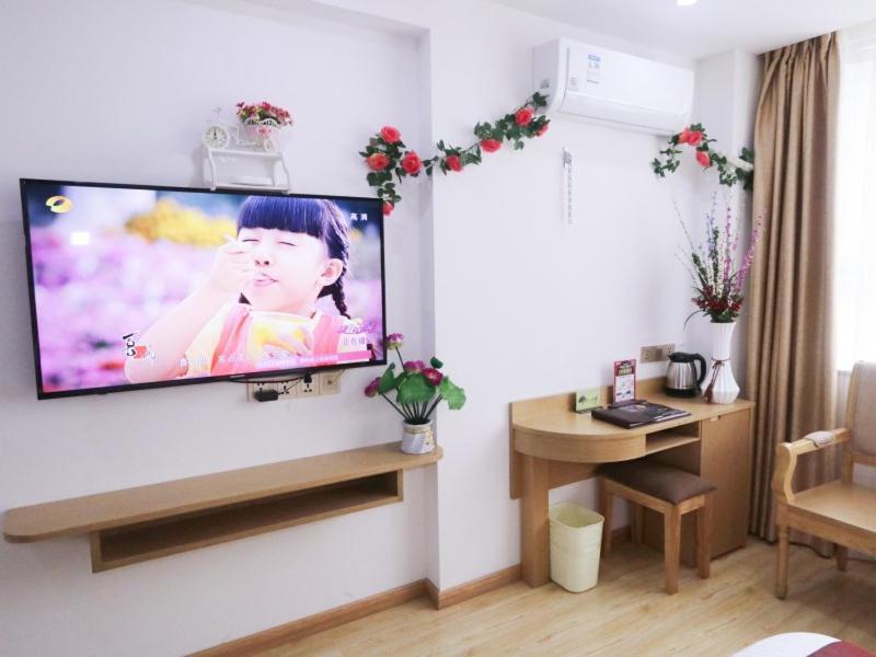 Greentree Inn Zhejiang Jiaxing West Zhongshan Road Vintage Car Building Express Hotel Exterior photo