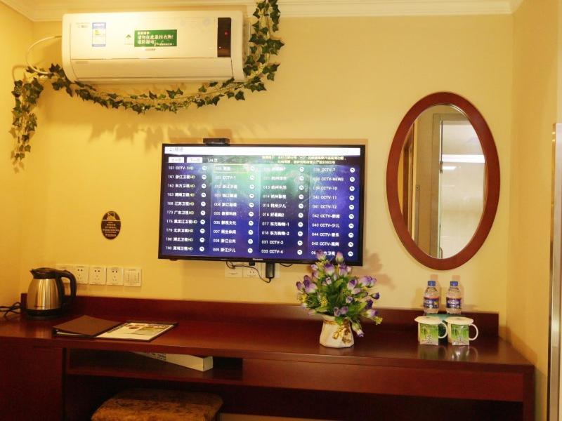 Greentree Inn Zhejiang Jiaxing West Zhongshan Road Vintage Car Building Express Hotel Exterior photo