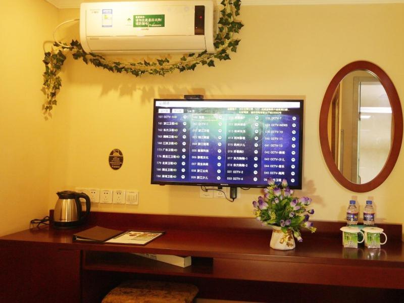 Greentree Inn Zhejiang Jiaxing West Zhongshan Road Vintage Car Building Express Hotel Exterior photo