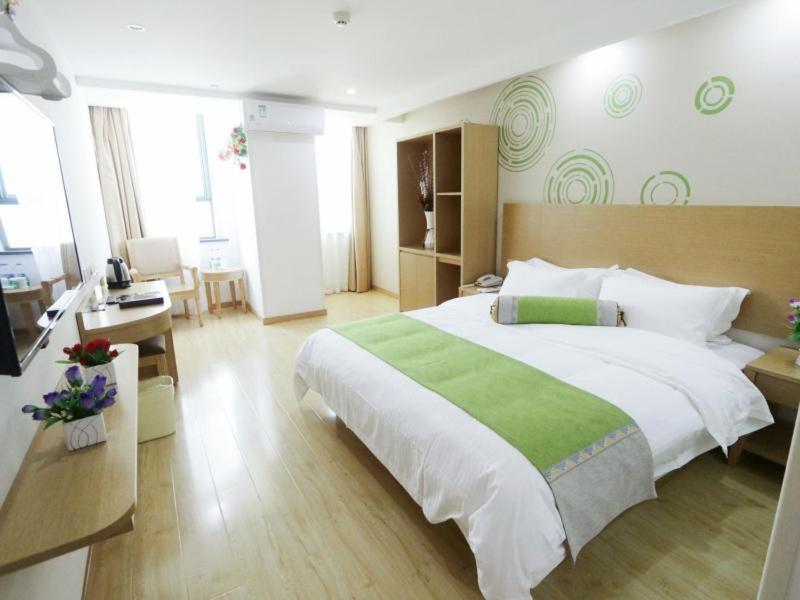 Greentree Inn Zhejiang Jiaxing West Zhongshan Road Vintage Car Building Express Hotel Exterior photo