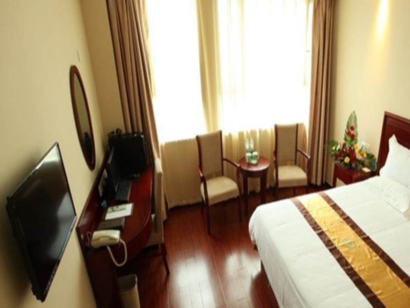 Greentree Inn Zhejiang Jiaxing West Zhongshan Road Vintage Car Building Express Hotel Exterior photo