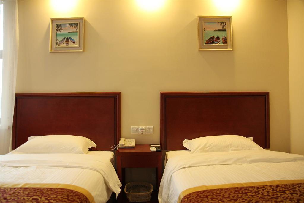 Greentree Inn Zhejiang Jiaxing West Zhongshan Road Vintage Car Building Express Hotel Exterior photo
