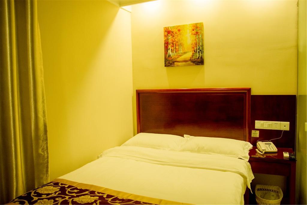 Greentree Inn Zhejiang Jiaxing West Zhongshan Road Vintage Car Building Express Hotel Exterior photo