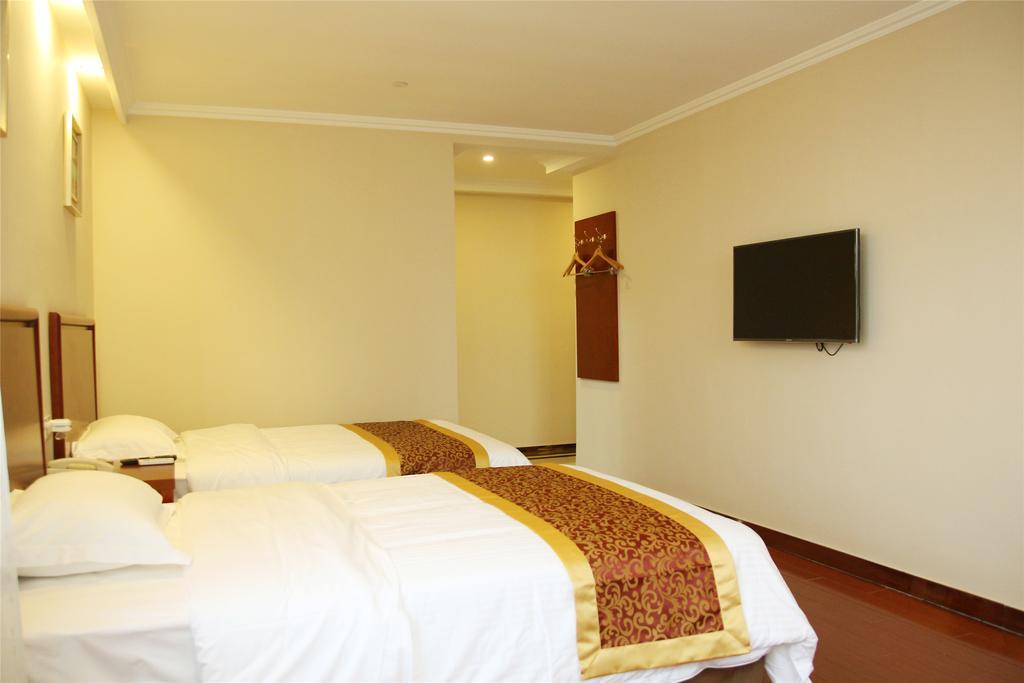 Greentree Inn Zhejiang Jiaxing West Zhongshan Road Vintage Car Building Express Hotel Exterior photo