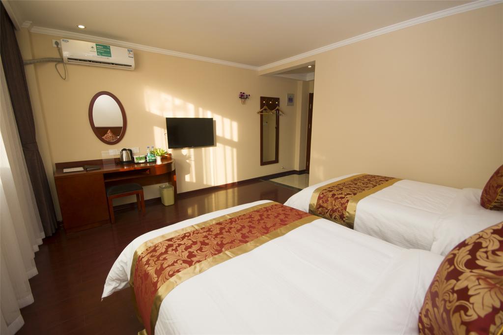 Greentree Inn Zhejiang Jiaxing West Zhongshan Road Vintage Car Building Express Hotel Exterior photo