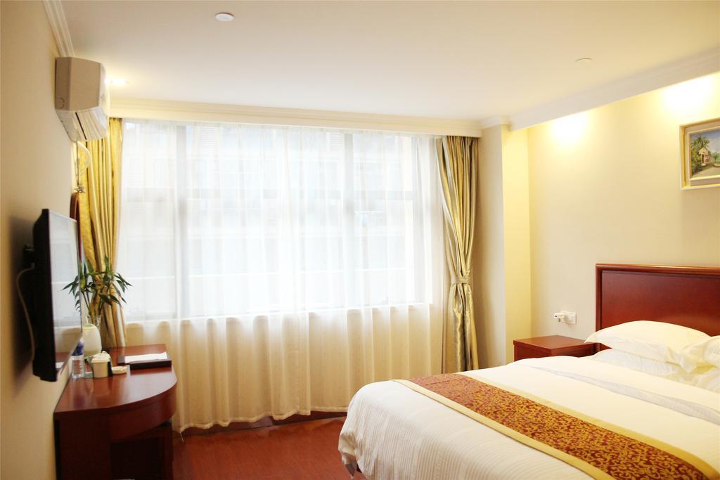 Greentree Inn Zhejiang Jiaxing West Zhongshan Road Vintage Car Building Express Hotel Exterior photo